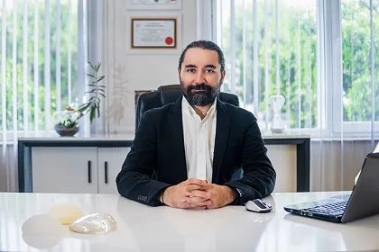 Consultation room at Op. Dr. Bora Yücel
